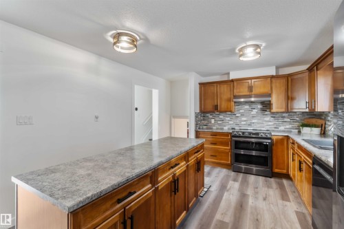 104 Oak Drive, Wetaskiwin, AB - Indoor Photo Showing Kitchen