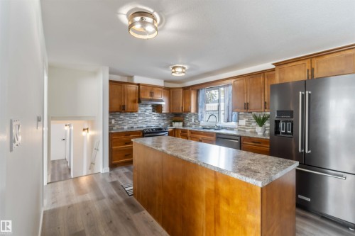 104 Oak Drive, Wetaskiwin, AB - Indoor Photo Showing Kitchen