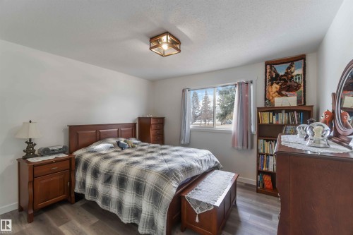 104 Oak Drive, Wetaskiwin, AB - Indoor Photo Showing Bedroom