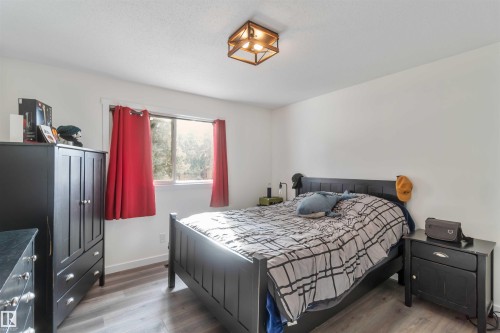 104 Oak Drive, Wetaskiwin, AB - Indoor Photo Showing Bedroom