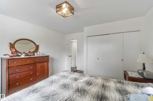 104 Oak Drive, Wetaskiwin, AB - Indoor Photo Showing Bedroom