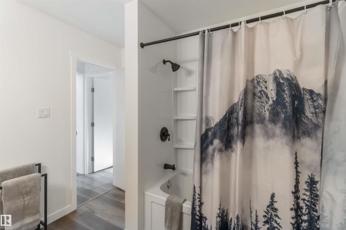 104 Oak Drive, Wetaskiwin, AB - Indoor Photo Showing Bathroom