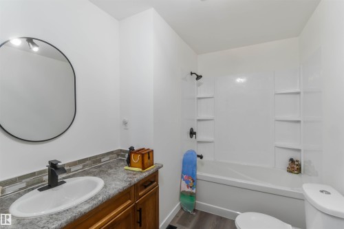 104 Oak Drive, Wetaskiwin, AB - Indoor Photo Showing Bathroom