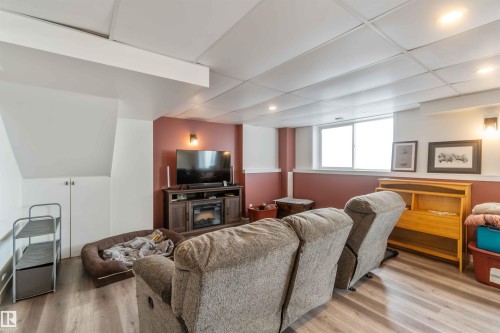 104 Oak Drive, Wetaskiwin, AB - Indoor Photo Showing Other Room