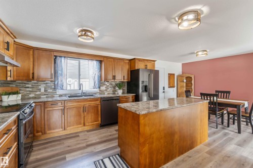 104 Oak Drive, Wetaskiwin, AB - Indoor Photo Showing Kitchen