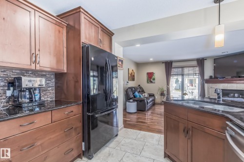 1204 Colonel Stone Avenue, Edmonton, AB - Indoor Photo Showing Kitchen