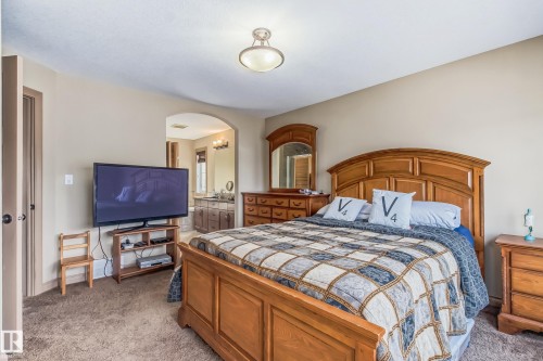1204 Colonel Stone Avenue, Edmonton, AB - Indoor Photo Showing Bedroom