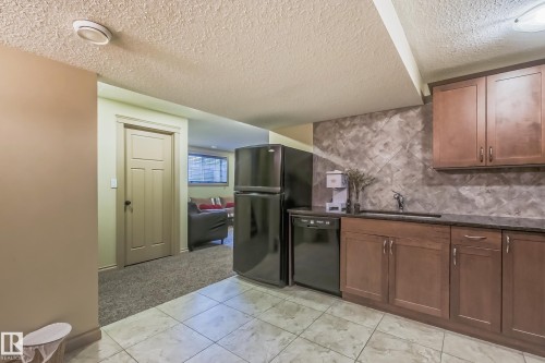 1204 Colonel Stone Avenue, Edmonton, AB - Indoor Photo Showing Kitchen