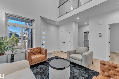 16115 34 Avenue, Edmonton, AB - Indoor Photo Showing Living Room