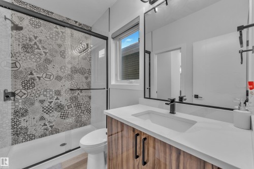 16115 34 Avenue, Edmonton, AB - Indoor Photo Showing Bathroom