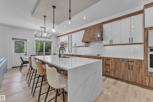 16115 34 Avenue, Edmonton, AB - Indoor Photo Showing Kitchen With Upgraded Kitchen