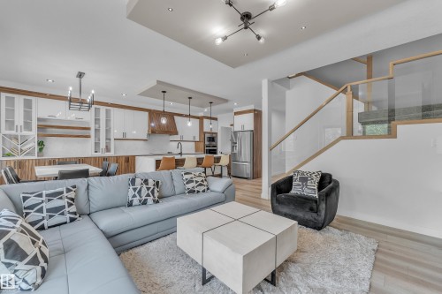 16115 34 Avenue, Edmonton, AB - Indoor Photo Showing Living Room