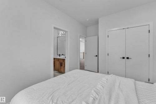 16115 34 Avenue, Edmonton, AB - Indoor Photo Showing Bedroom