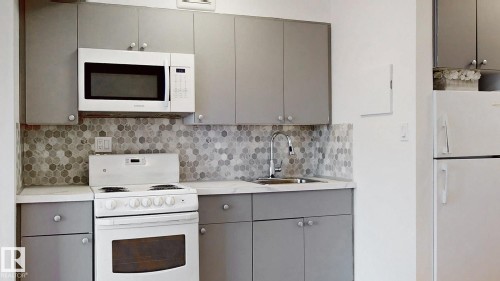 417 10160 114 Street, Edmonton, AB - Indoor Photo Showing Kitchen