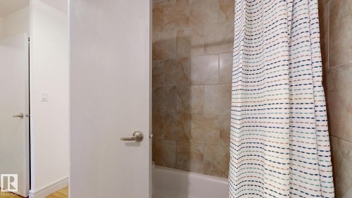 417 10160 114 Street, Edmonton, AB - Indoor Photo Showing Bathroom