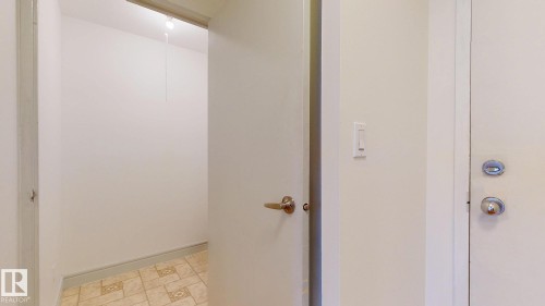 417 10160 114 Street, Edmonton, AB - Indoor