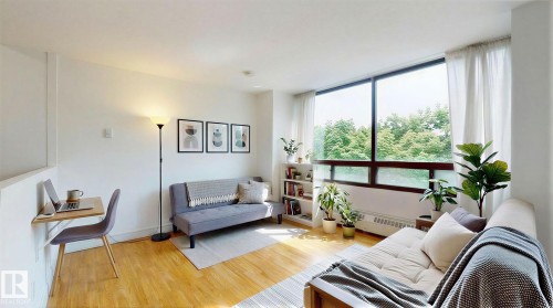 417 10160 114 Street, Edmonton, AB - Indoor Photo Showing Living Room