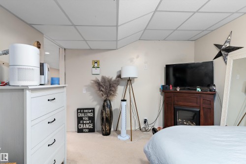 3536 12A Ave, Edmonton, AB - Indoor Photo Showing Bedroom