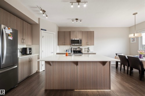 9864 222 Street, Edmonton, AB - Indoor Photo Showing Kitchen
