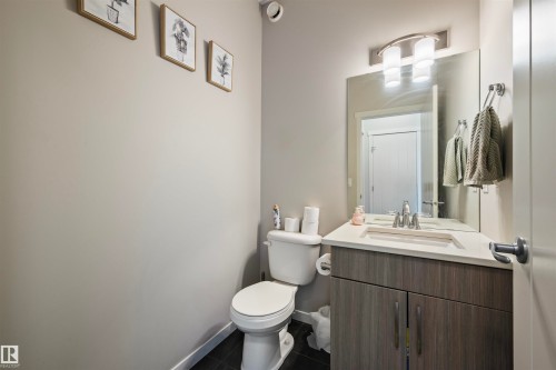 9864 222 Street, Edmonton, AB - Indoor Photo Showing Bathroom