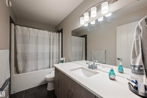 9864 222 Street, Edmonton, AB - Indoor Photo Showing Bathroom