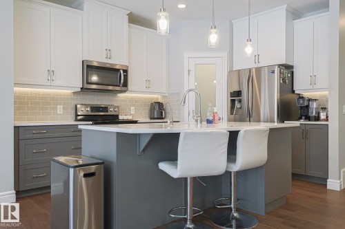 3912 171 Avenue, Edmonton, AB - Indoor Photo Showing Kitchen With Upgraded Kitchen