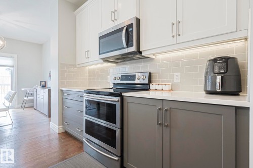 3912 171 Avenue, Edmonton, AB - Indoor Photo Showing Kitchen With Upgraded Kitchen