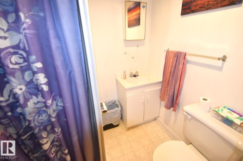 4903 49 Avenue, Vilna, AB - Indoor Photo Showing Bathroom