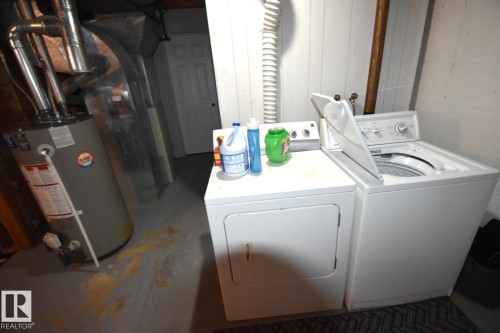 4903 49 Avenue, Vilna, AB - Indoor Photo Showing Laundry Room