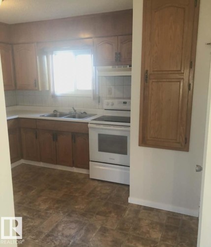 4903 49 Avenue, Vilna, AB - Indoor Photo Showing Kitchen With Double Sink
