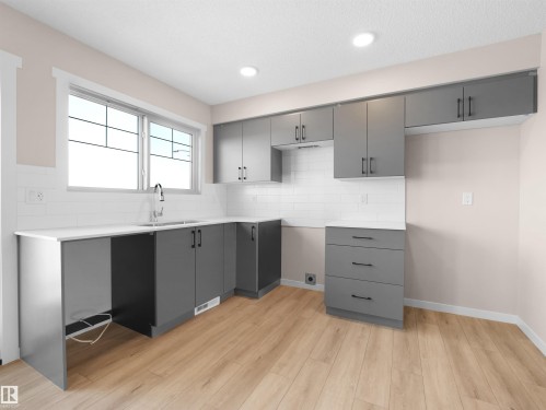515 Aster Drive, Edmonton, AB - Indoor Photo Showing Kitchen