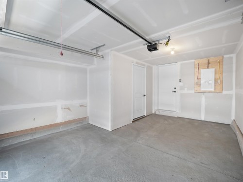 515 Aster Drive, Edmonton, AB - Indoor Photo Showing Garage