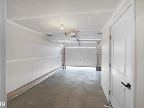 515 Aster Drive, Edmonton, AB - Indoor Photo Showing Garage