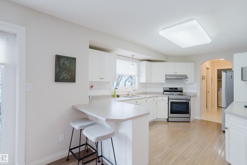 11660 15 Avenue Nw, Edmonton, AB - Indoor Photo Showing Kitchen
