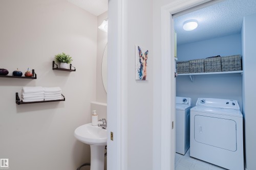 11660 15 Avenue Nw, Edmonton, AB - Indoor Photo Showing Laundry Room