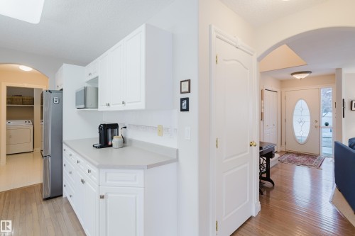 11660 15 Avenue Nw, Edmonton, AB - Indoor Photo Showing Kitchen