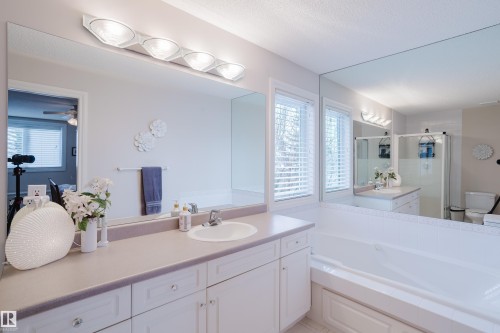 11660 15 Avenue Nw, Edmonton, AB - Indoor Photo Showing Bathroom