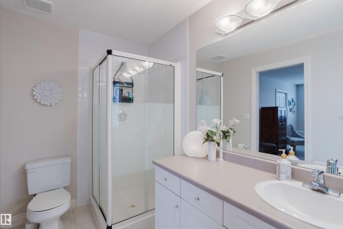 11660 15 Avenue Nw, Edmonton, AB - Indoor Photo Showing Bathroom