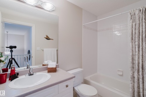 11660 15 Avenue Nw, Edmonton, AB - Indoor Photo Showing Bathroom