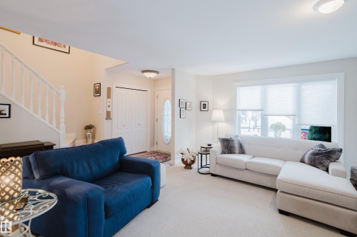 11660 15 Avenue Nw, Edmonton, AB - Indoor Photo Showing Living Room