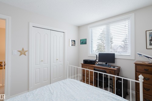 11660 15 Avenue Nw, Edmonton, AB - Indoor Photo Showing Bedroom
