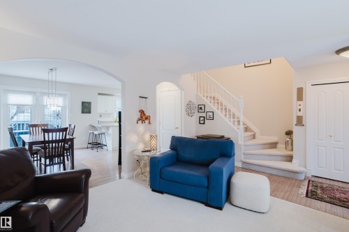 11660 15 Avenue Nw, Edmonton, AB - Indoor Photo Showing Living Room
