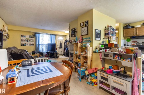 279 Surrey Gardens, Edmonton, AB - Indoor Photo Showing Other Room