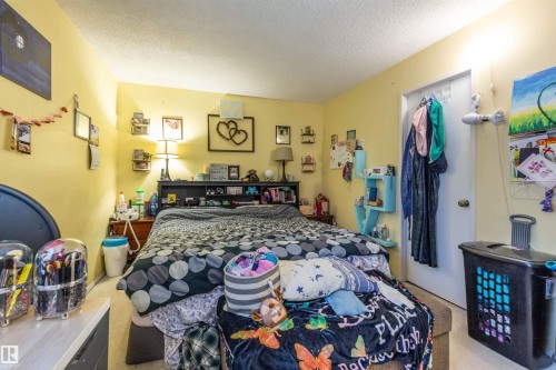 279 Surrey Gardens, Edmonton, AB - Indoor Photo Showing Bedroom