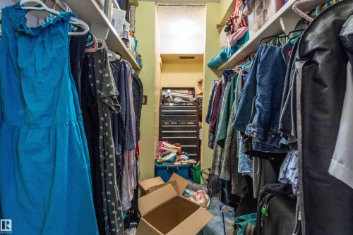 279 Surrey Gardens, Edmonton, AB - Indoor With Storage