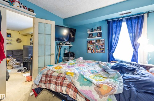279 Surrey Gardens, Edmonton, AB - Indoor Photo Showing Bedroom