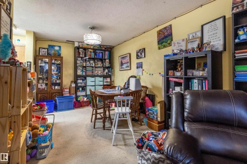279 Surrey Gardens, Edmonton, AB - Indoor