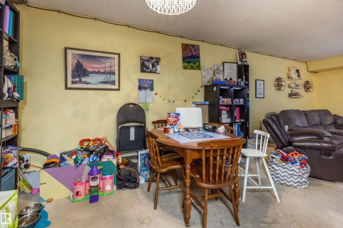 279 Surrey Gardens, Edmonton, AB - Indoor