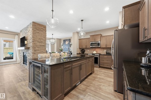 6477 Elston Loop, Edmonton, AB - Indoor Photo Showing Kitchen With Upgraded Kitchen