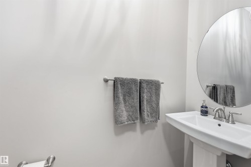 6477 Elston Loop, Edmonton, AB - Indoor Photo Showing Bathroom